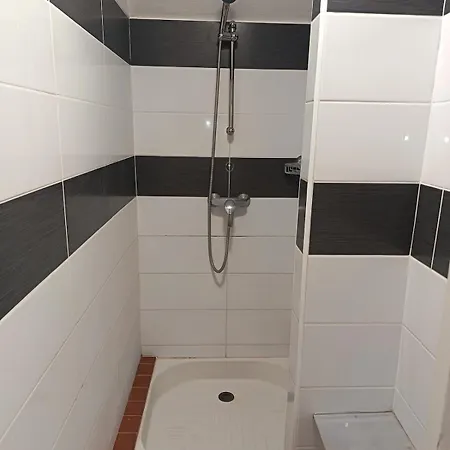 Sur Un Grand Voilier Confortable A